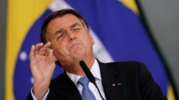 Президента Бразилии не пустили на матч из-за отсутствия прививки