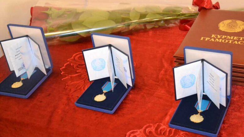 Президент Токаев наградил ряд казахстанцев