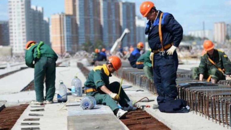 На сколько доходы казахстанских строителей превышают среднюю зарплату