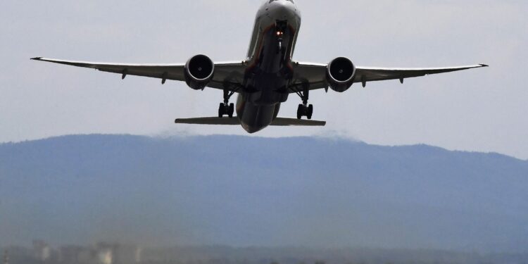 Увеличиваются рейсы между Казахстаном и Азербайджаном