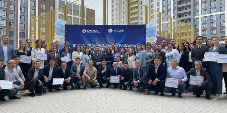 По поручению главы государства 65 работников СМИ получили сертификаты на новые квартиры