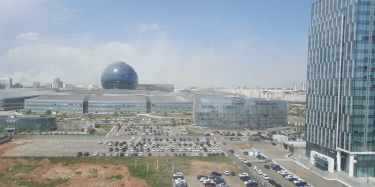 Жители Астаны пожаловались на запах