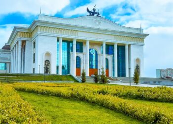 Казахскому драмтеатру имени Куанышбаева будет присвоен национальный статус