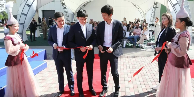 В Казахстане открыли первый падел-центр