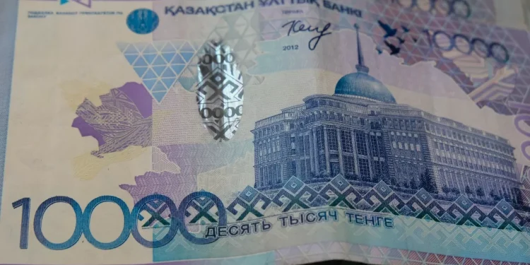 В РК на купюры тенге собираются наносить подпись главы Нацбанка