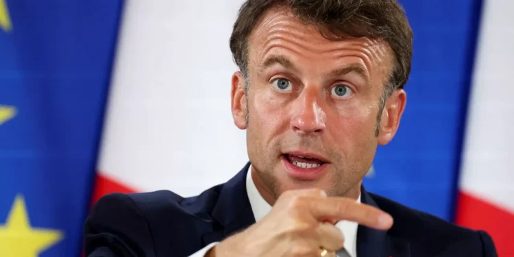 Отрубленный палец прислали Макрону по почте