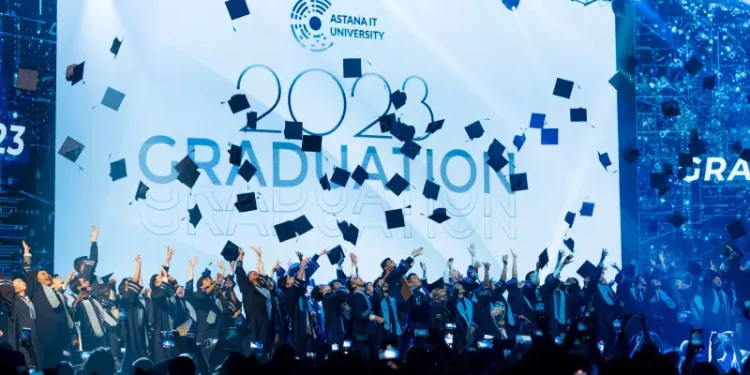 Министр науки и высшего образования поздравил выпускников Astana IT University