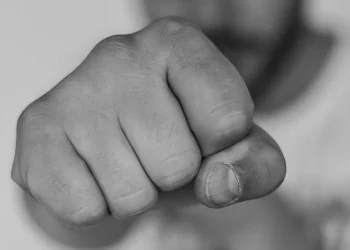 Полиция в Шымкенте предотвратила массовую драку между футбольными фанатами