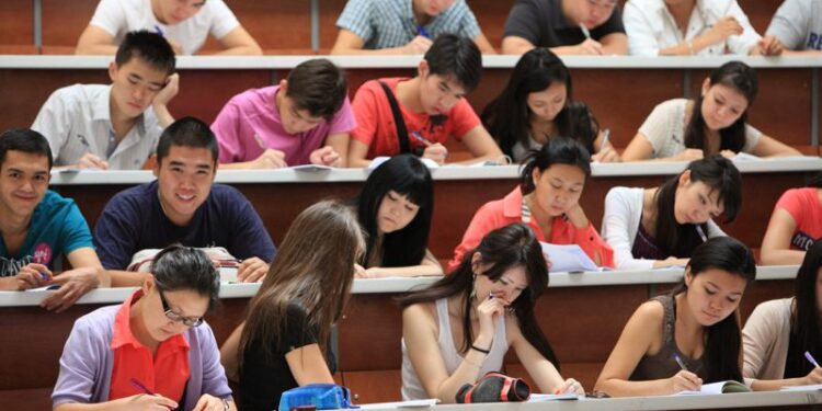 В Казахстане с 1 сентября увеличат размер стипендий