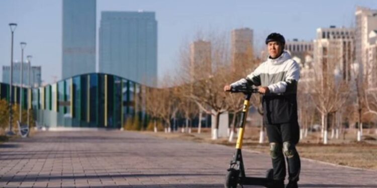 В МВД разъяснили, какие ограничения и правила введены для самокатчиков в РК