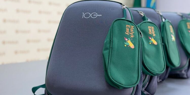 100 добрых дел: Halyk подготовил первоклашек к новому учебному году