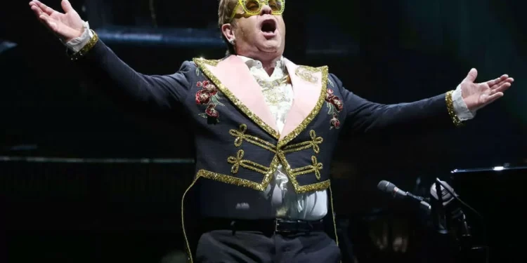 Что случилось с Элтоном Джоном?