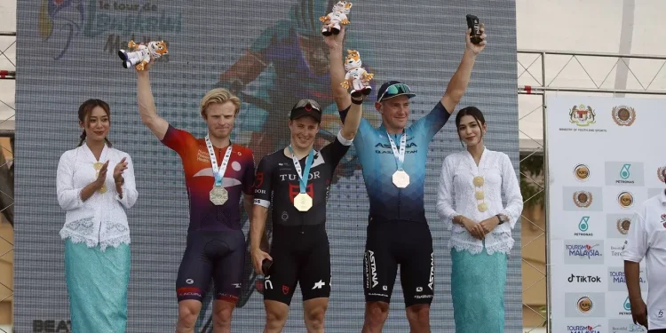 Бронзу выиграл велогонщик Astana Qazaqstan Team Глеб Сырица на этапе «Тур де Лангкави»