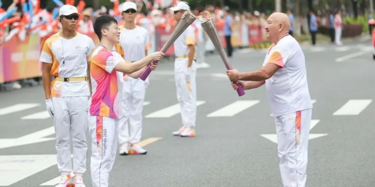 В Ханчжоу состоялся заключительный этап эстафеты огня Азиатских игр