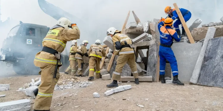 Токаев поздравил спасателей с профессиональным праздником