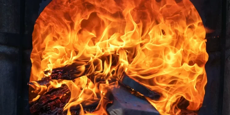 Страшный пожар в Абайской области мог стать причиной смерти четверых детей