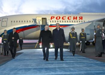 В Астану прилетел Путин