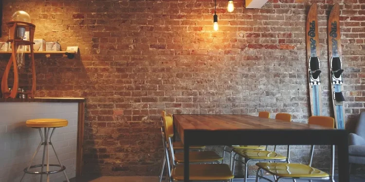 За что российского ресторатора Александра Орлова объявили в федеральный розыск?