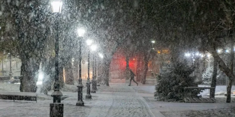 Более полутысячи человек травмировались в Астане из-за непогоды