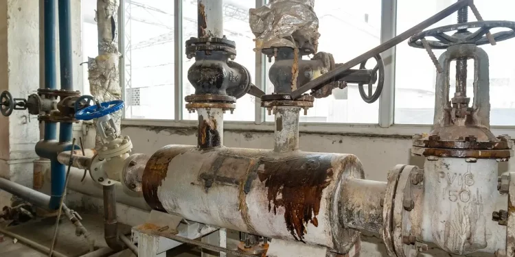 В Степногорске ликвидируют крупный порыв на теплотрассе