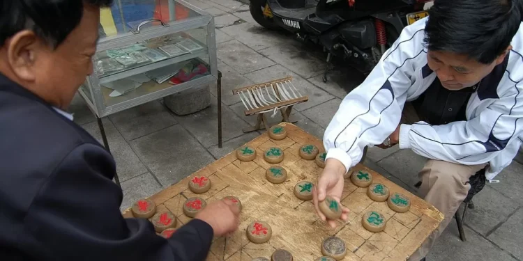 Скандал после вечеринки: чемпион по китайским шахматам бурно отметил победу и лишился титула