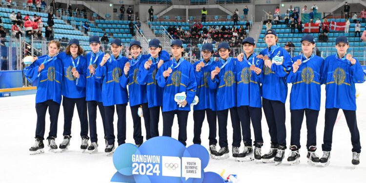 Президент НОК РК поздравил хоккеистов с победой на юношеской Олимпиаде