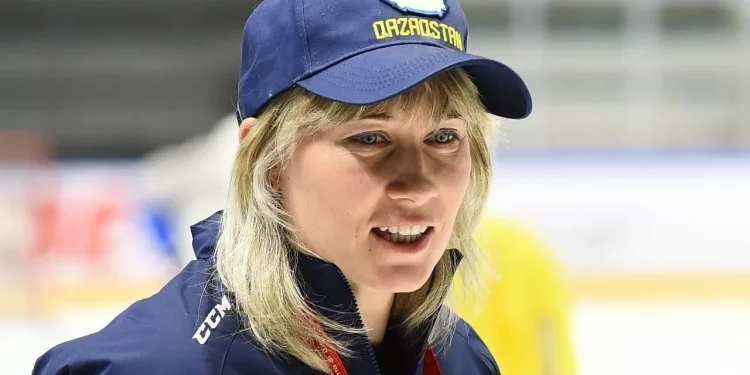 Казахстанку включили в Международный комитет по развитию женского хоккея
