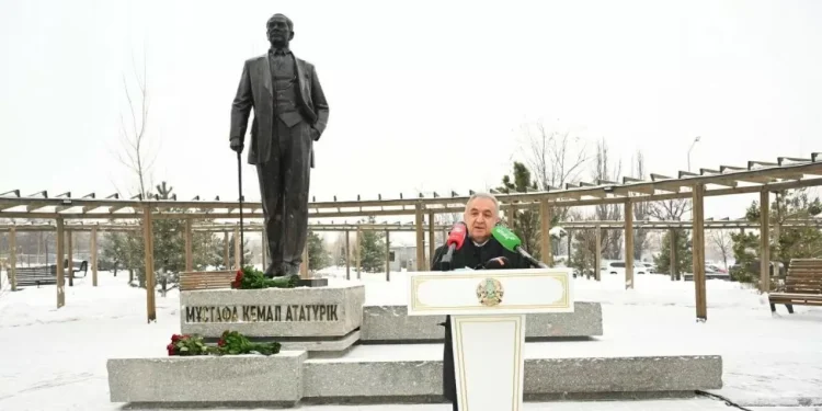В Алматы открыли памятник Ататюрку