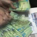 Казахстанцы отправили в Россию вдвое больше средств, чем получили