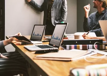 Ценные кадры: в Казахстане назвали специалистов, которых сложно найти и удержать в компании