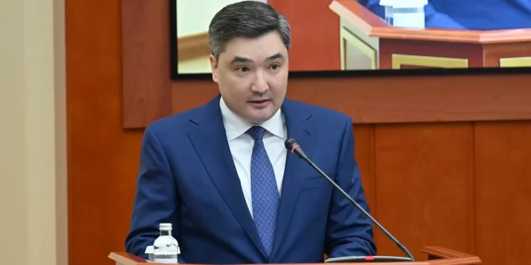 Первый премьер с бэкграундом силовика: политологи составили портрет нового главы кабмина