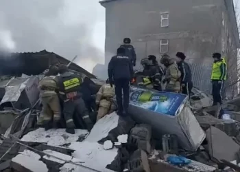 Спасатели извлекли тело погибшей женщины на месте взрыва в магазине Темиртау