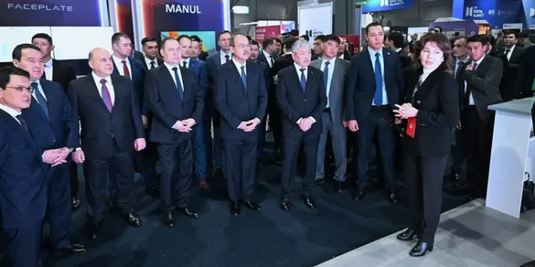 Запись в детский сад и бонусы за пятёрки в Кundelik: Halyk Вank представил цифровые проекты на форуме Digital Almaty