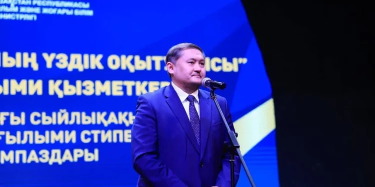 Преподаватели КБТУ были удостоены звания «Луший преподаватель ВУЗа»