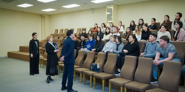 Фонд «Халық» подписал меморандум о развитии волонтерской деятельности с Международным университетом туризма и гостеприимства