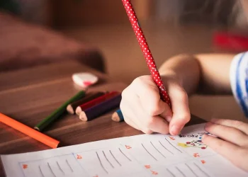 Сколько дней отдохнут школьники Казахстана на весенних каникулах