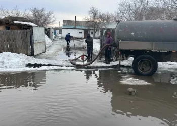 «Все силы брошены на то, чтобы лодками, вездеходами, вертолетами эвакуировать людей» – ДЧС Костанайской области