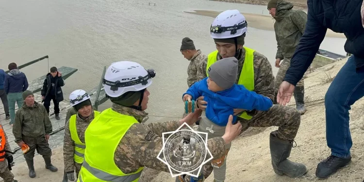 Паводки в РК: число эвакуированных людей выросло до 97,8 тыс.