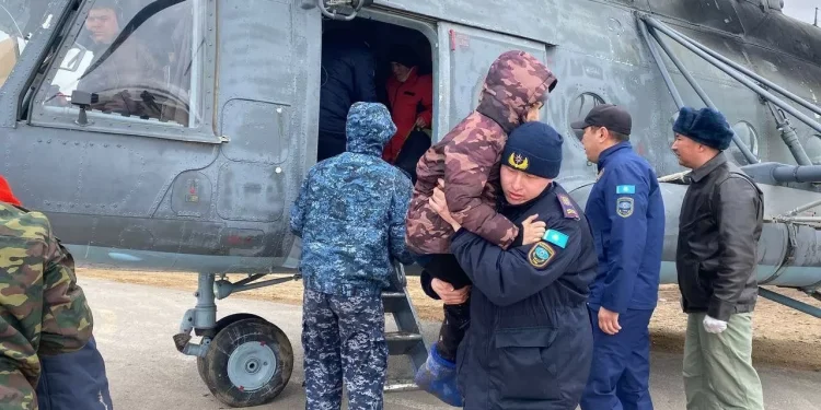 Около 100 тыс. казахстанцев покинули свои дома из-за паводков. Что дальше?