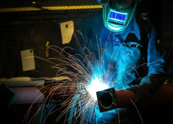 Топ-25 нужных профессий до 2030 года в Казахстане: кто точно без работы не останется?