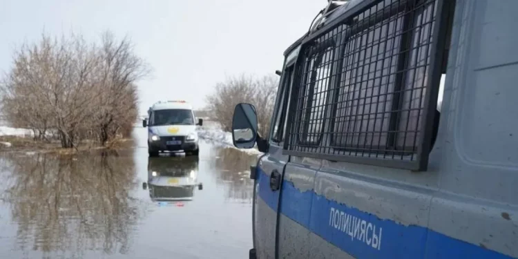 Паводки: из Атырауской области в Мангистаускую эвакуировали более 18 тысяч человек