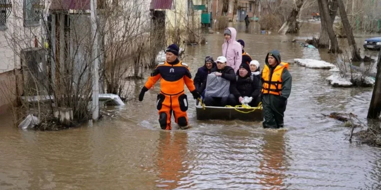 Масштабная эвакуация: в Казахстане спасены более 12 тыс. человек