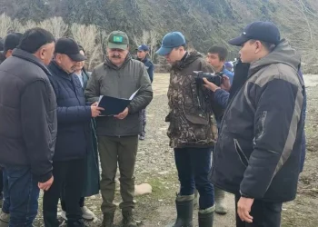 Паводки в РК: глава минэкологии посетил Восточно-Казахстанскую область