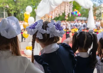 Учебный год закончился по-новому в школах Казахстана