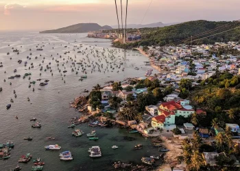 Почему казахстанские туристы хлынули в Таиланд и Вьетнам