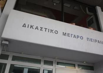 Пожар на острове Идра: 11 членов экипажа яхты освобождены под залог