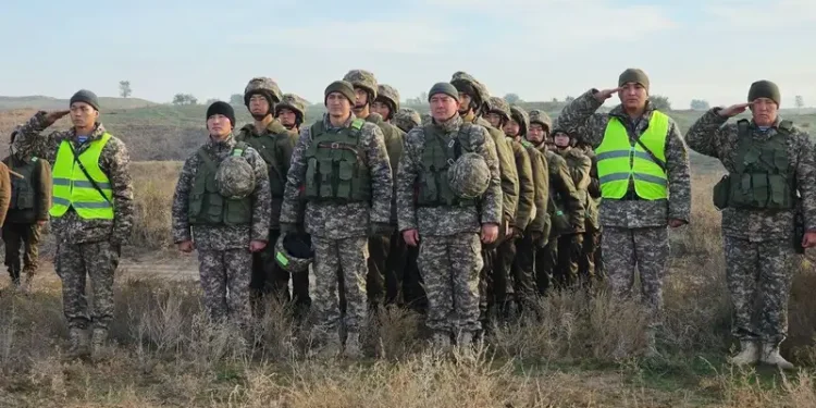 В Костанайской области офицера уволили за избиение подчиненного