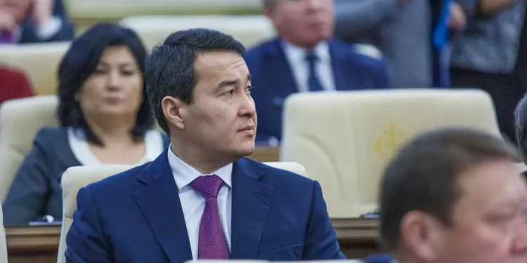 Алихан Смаилов объяснил, почему ситуация в КТЖ ухудшилась, когда он был премьером