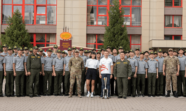 Альпинисты Максут Жумаев, Анар Бурашева и гонщик Александр Артемьев посетили Специализированный лицей «Арыстан»