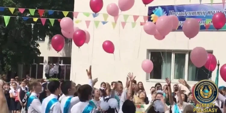 Полиция в Алматы сделала важное обращение к выпускникам и их родителям